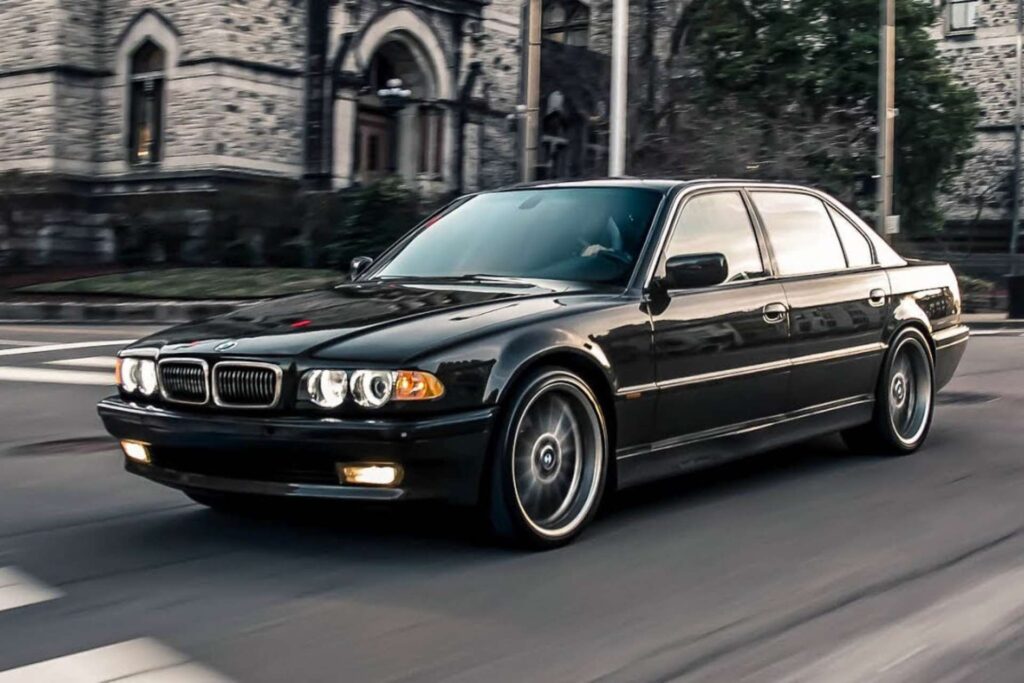 BMW 750iL (E38)